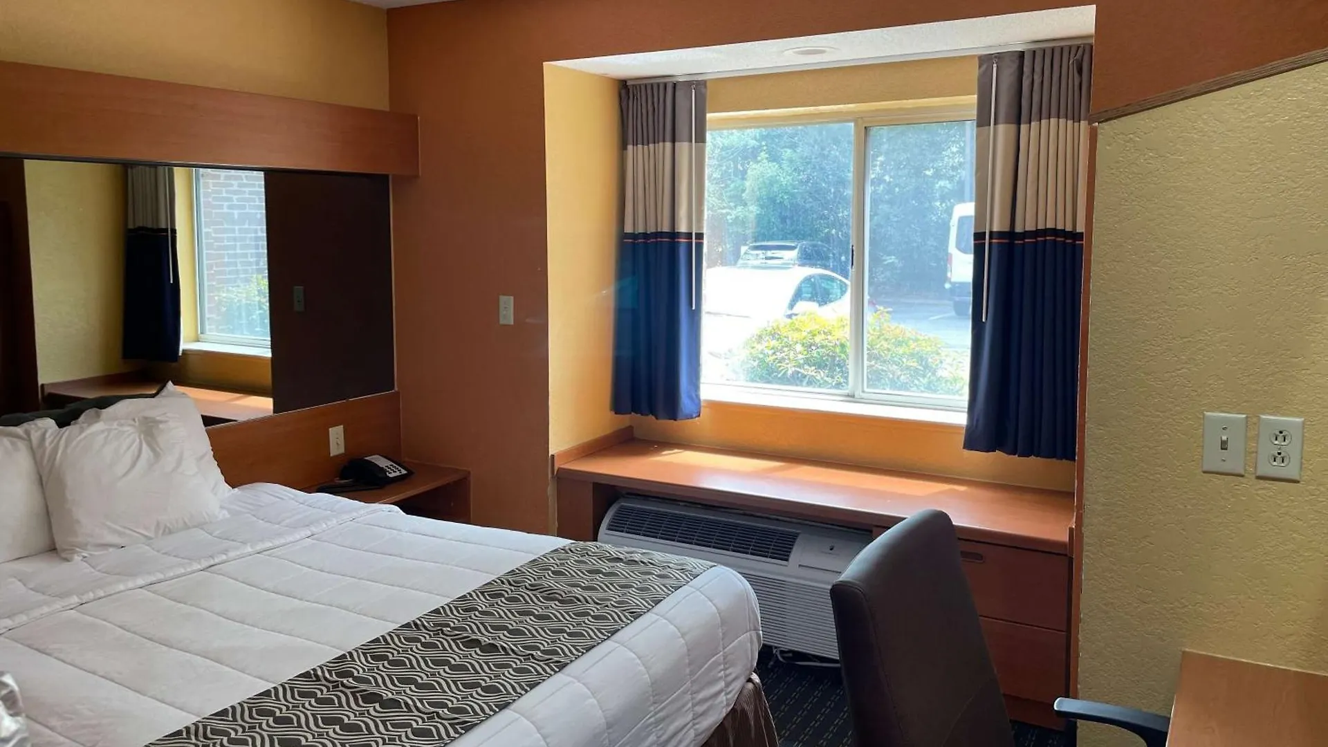Microtel Inn & Suites Newport News